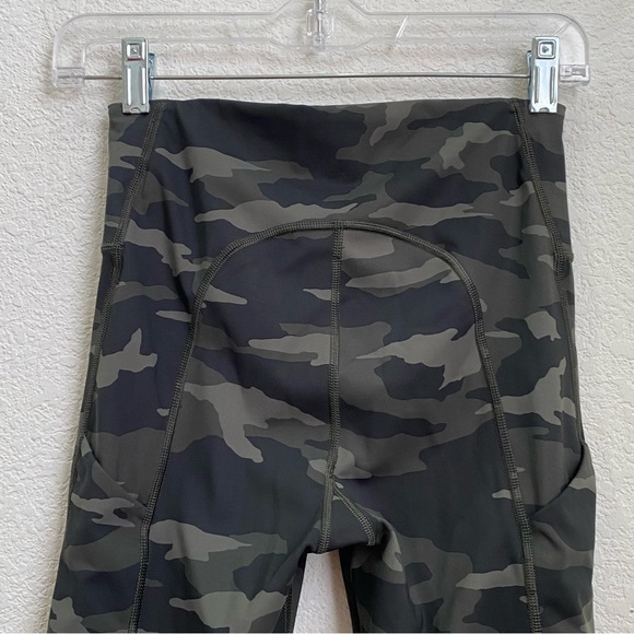 ATHLETA 531773-01 Ultimate Stash Pocket 7/8 Tight Camo Leggings Size XS - Picture 8 of 16